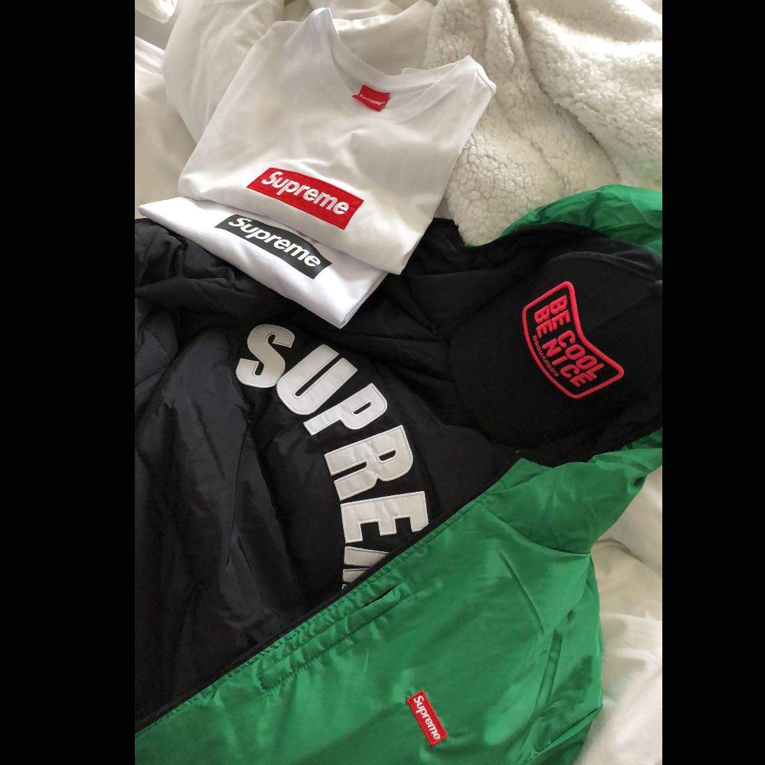 Supreme: Kann mir jemand den resell wert der 3 Supreme Produkte nennen ...