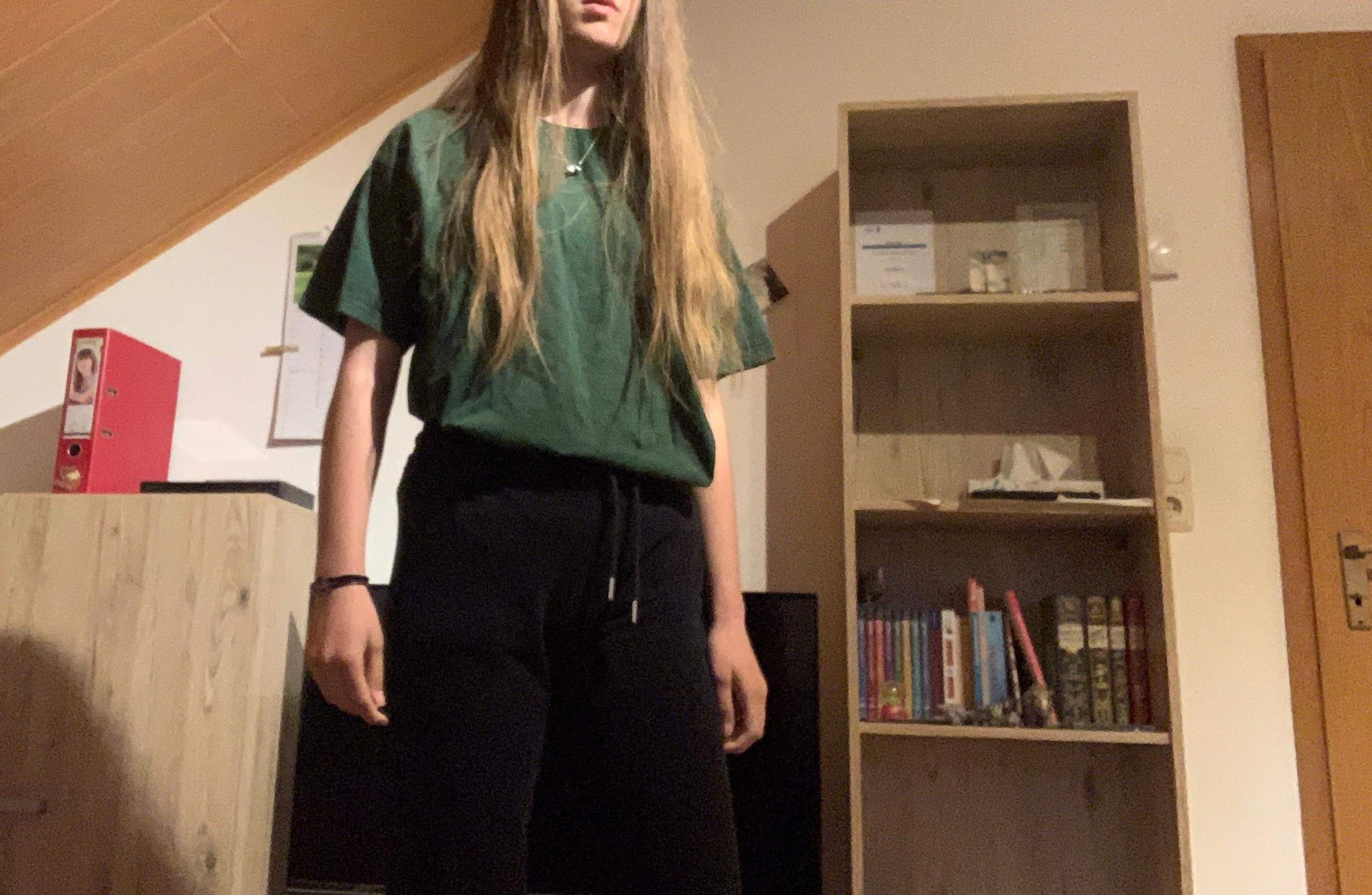T shirt in die Hose (Mädchen) oder nicht? (Frauen, Sport, Kleidung)