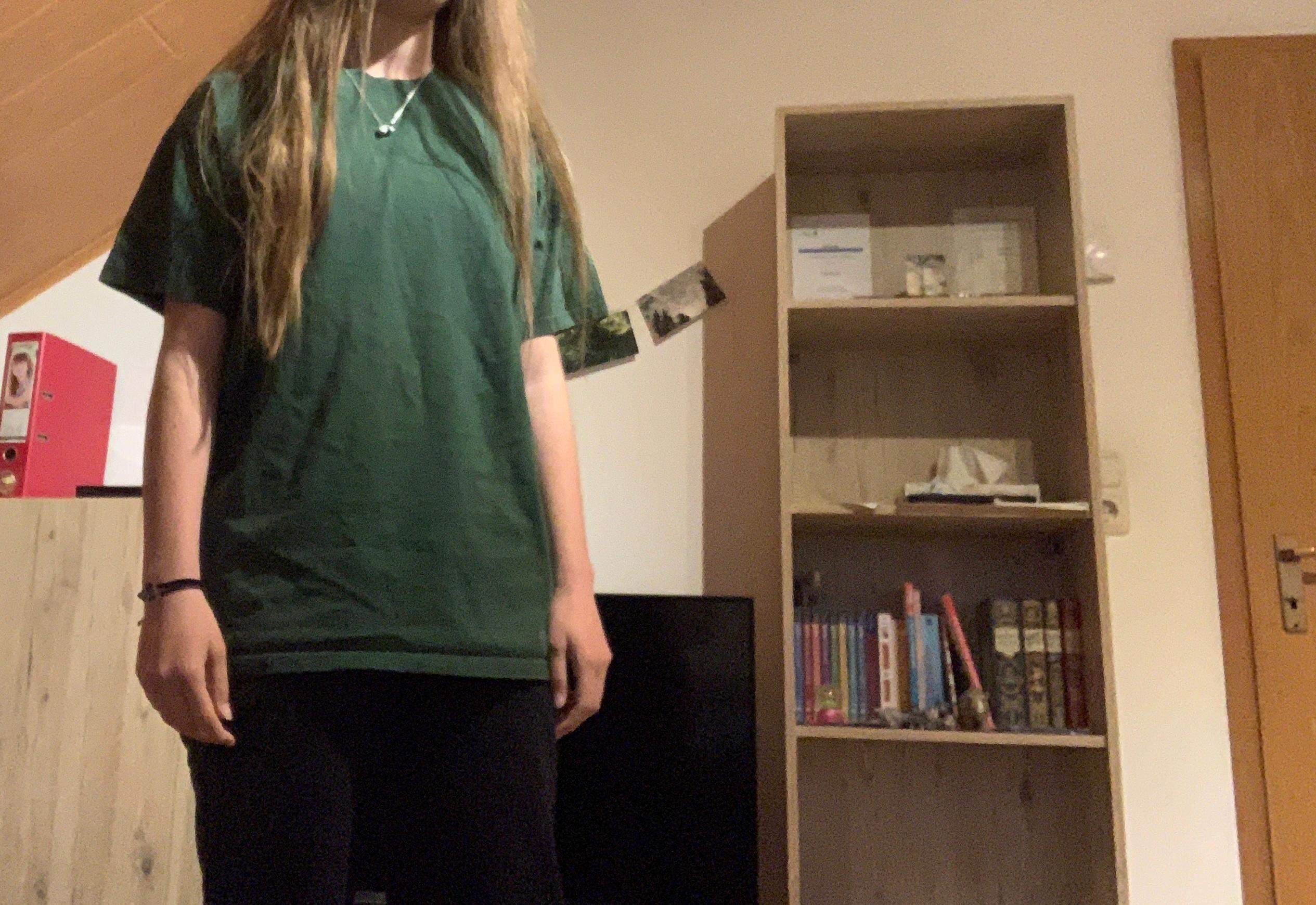 T shirt in die Hose (Mädchen) oder nicht? (Frauen, Sport, Kleidung)