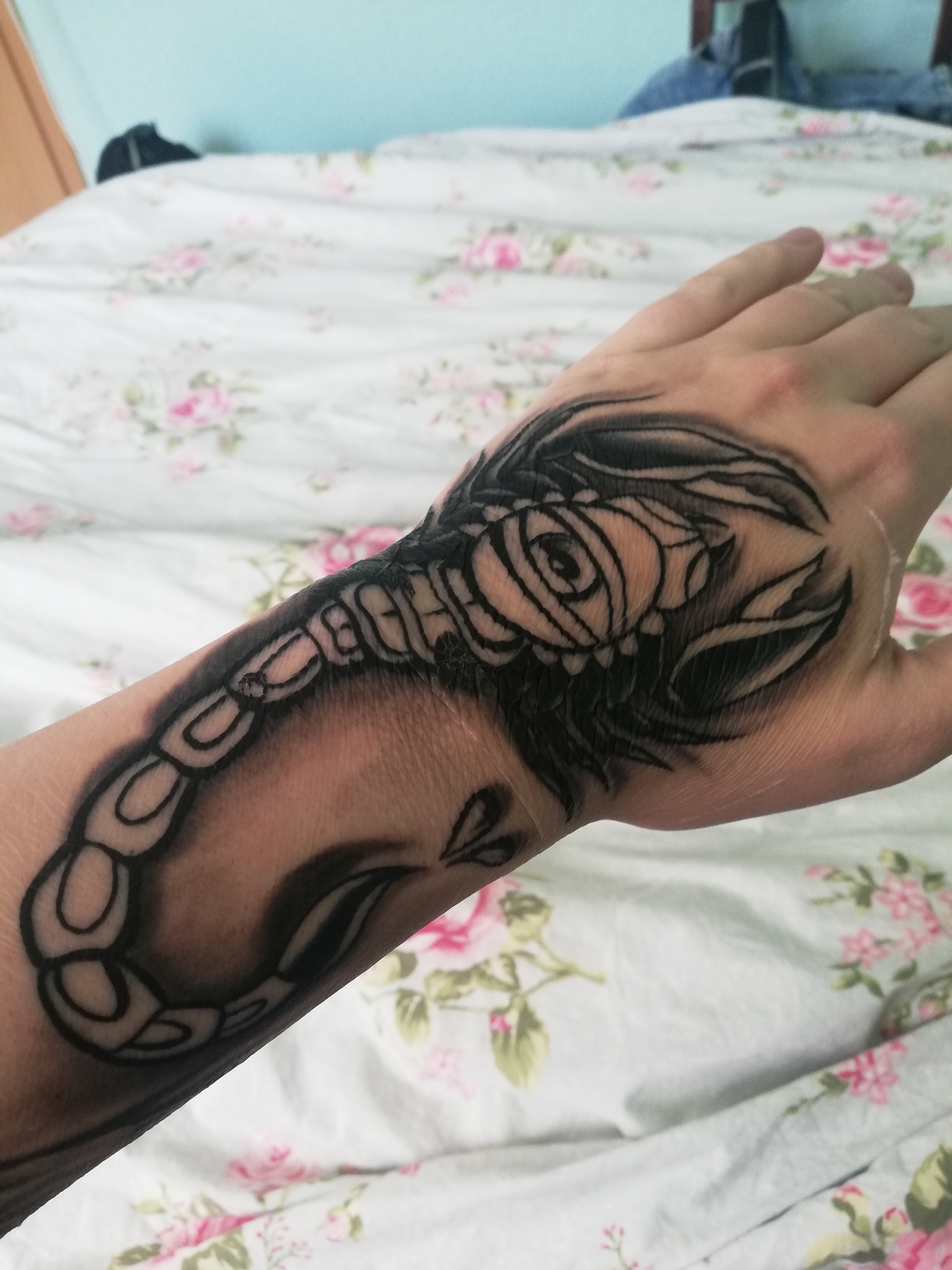 Tattoo abheilungsdauer? paar Stucke sind schon abgefallen (Schorf)?