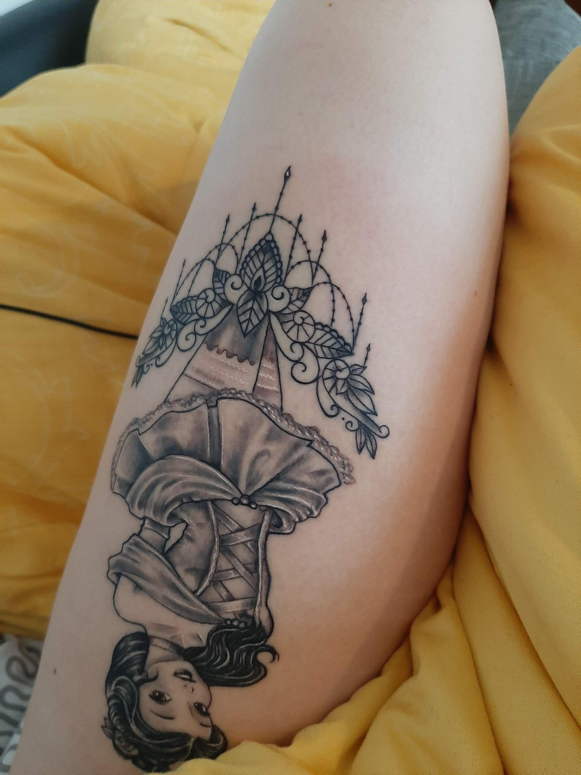 Tattoo Am Oberschenkel Immer Rot Und Heiss Entzundet Gesundheit Und Medizin Tattoopflege