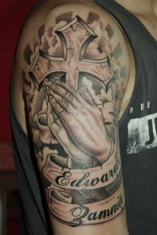 Mann oberarm tattoo Wikinger Tattoo
