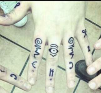 Hand mit auge tattoo bedeutung
