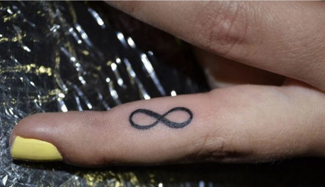 Tattoo Bedeutung Finger Zeichen Symbol