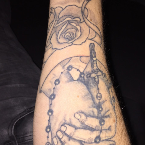 Bild - (Tattoo, Rosen, Betende Hände)