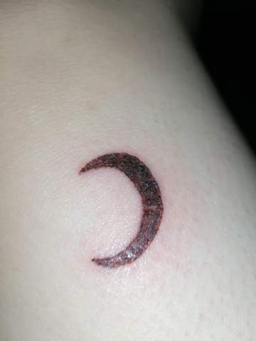 - (Schmerzen, Haut, Tattoo)