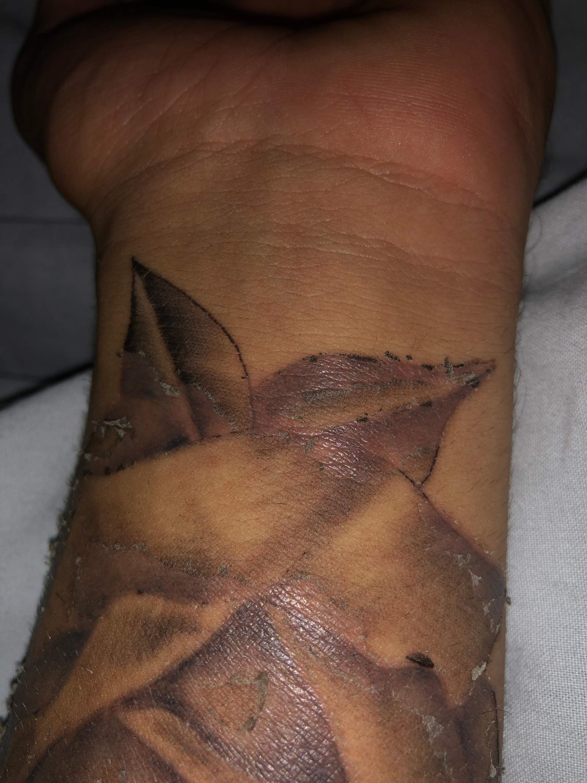 Tattoo gestochen vor 1 Woche und jetzt sehr blass? (Tattoopflege)