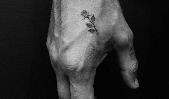 Mann kleines hand tattoo Kleine Tattoos