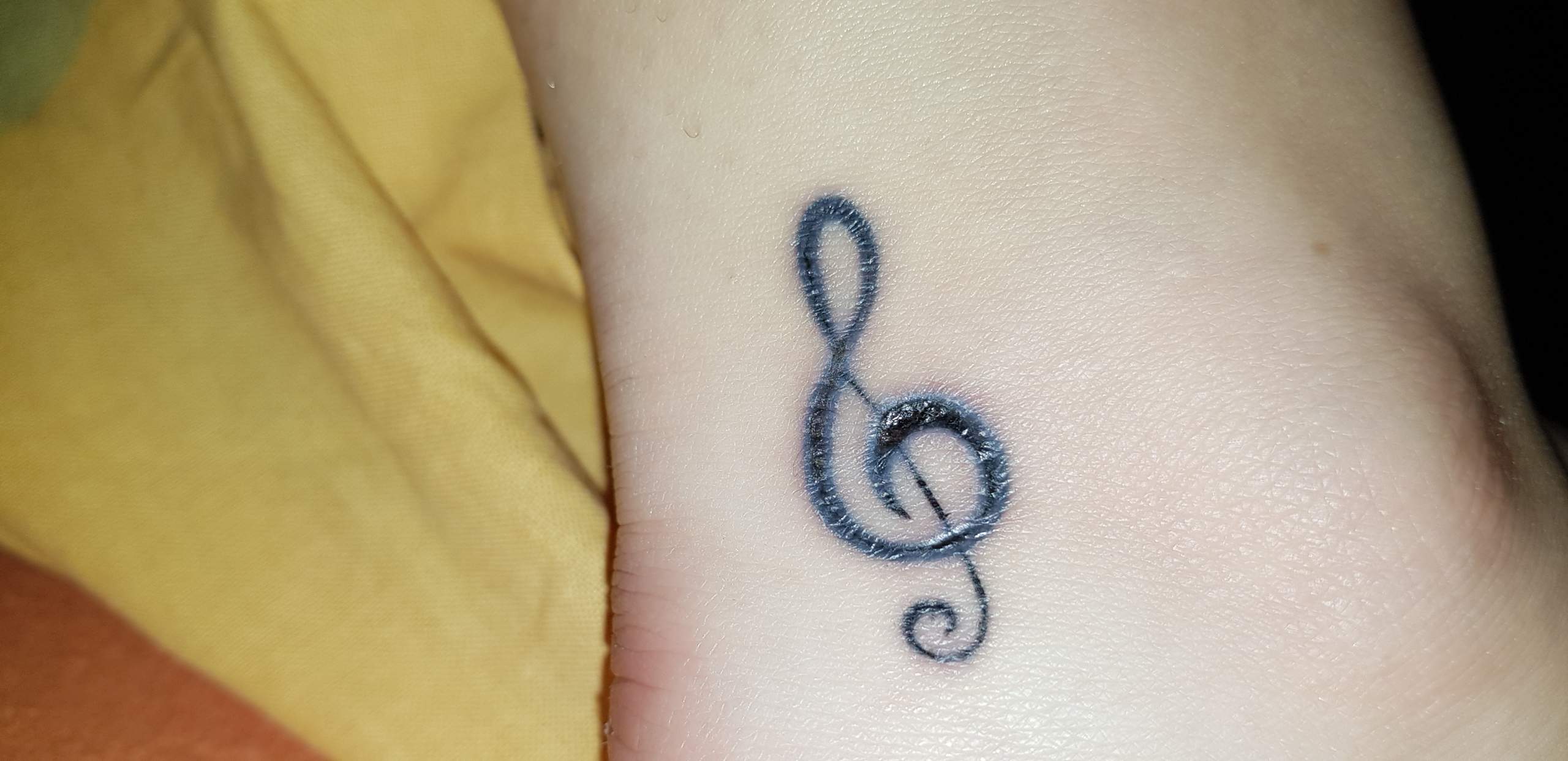 Tattoo Ist Blass Geworden Und Silbrig Ist Das Normal Gesundheit Und Medizin Silber Tattoo Ist Blass Geworden Und Silbrig Ist Das Normal Gesundheit Und Medizin Silber