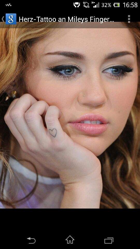 Tattoo Kosten Kleines Herz Am Kleinen Finger Korper