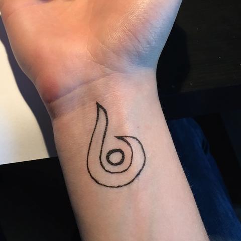 Tattoo Kosten Schmerz Schmerzen Preis Hand