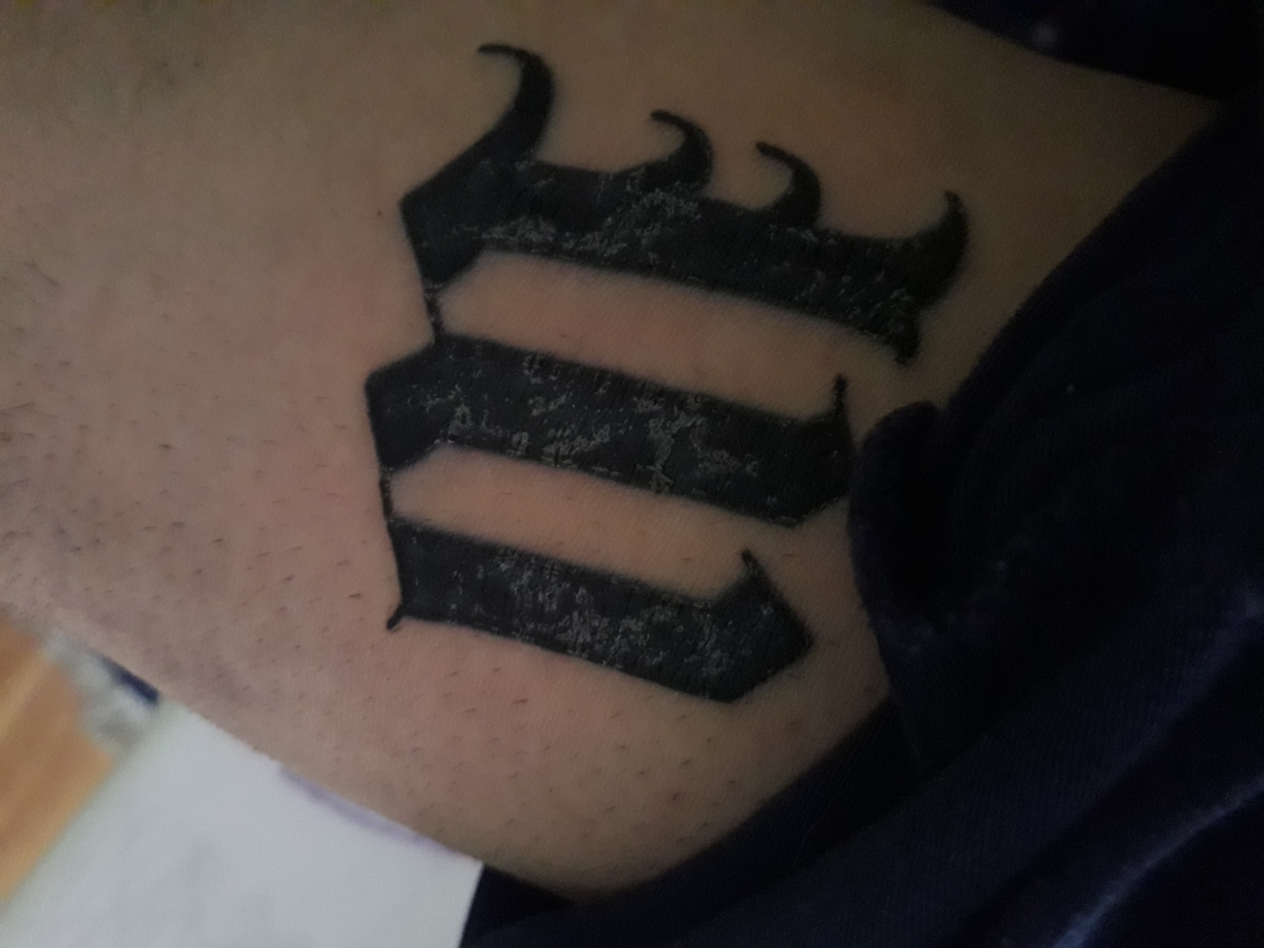Tattoo krustenbildung normal? (Gesundheit und Medizin, Tattoopflege