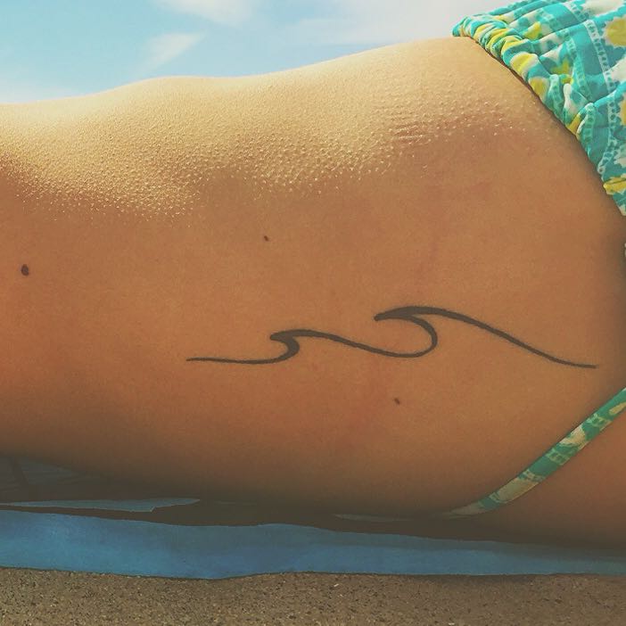 Tattoo mit Welle/Wasser