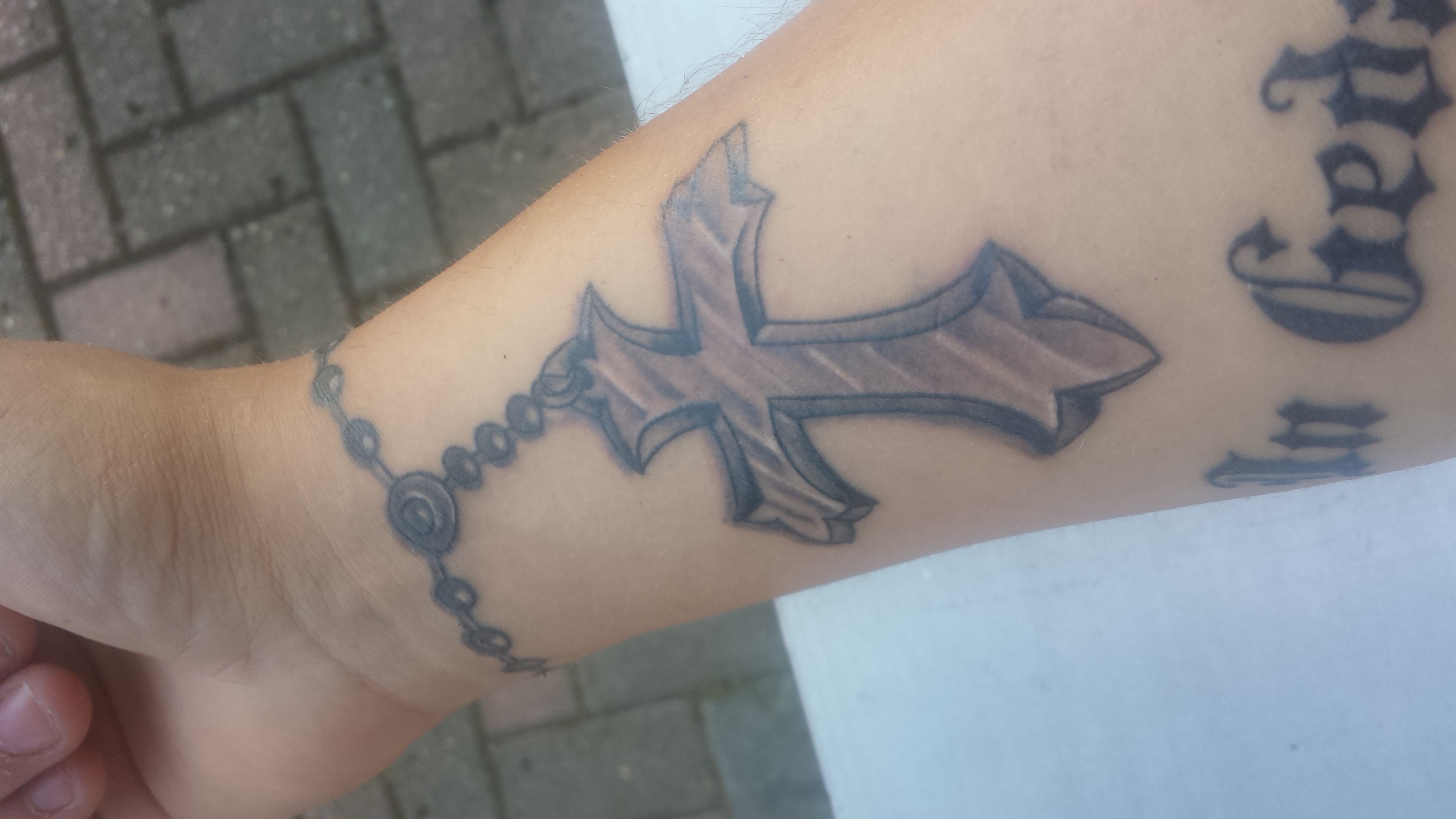 Tattoo nach einer Woche noch geschwollen? (Beauty, Haut)