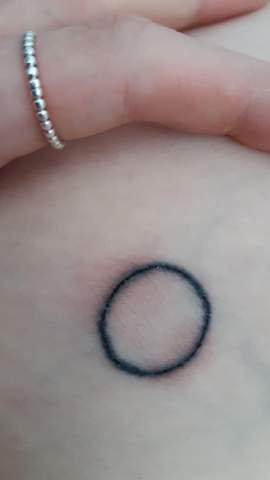 Tattoo Nach 4 Tagen Handpoke Am Abheilen Oder Entzundet Bzw Verlaufen Entzundung Heilung Tattoostudio