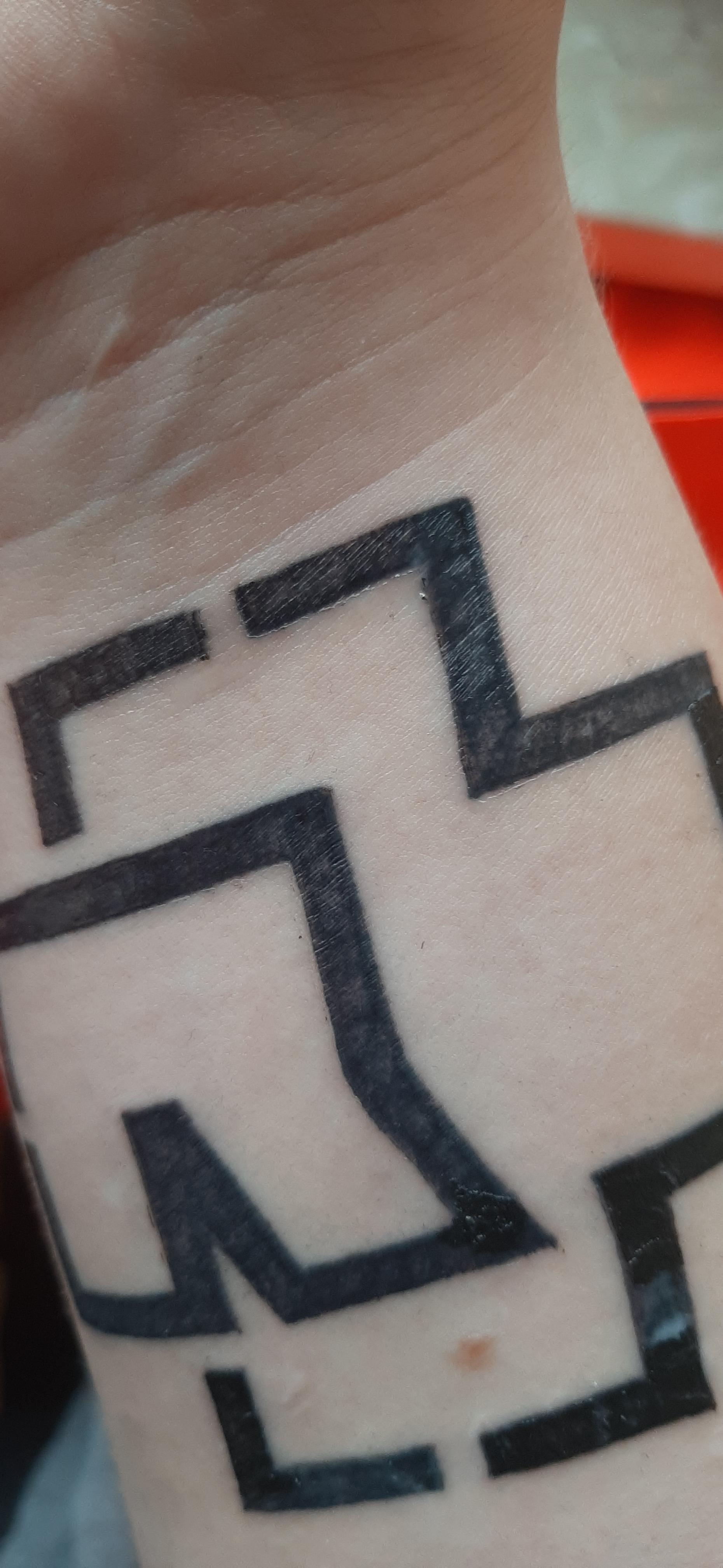 Tattoo schlecht gestochen? (Tätowierung)