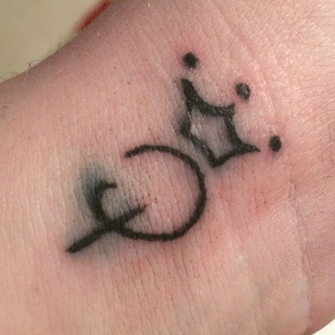 Mein 3. selbst gestochenes tattoo 
Warum am P schattiert?  - (Tattoo, selbst gestochen)