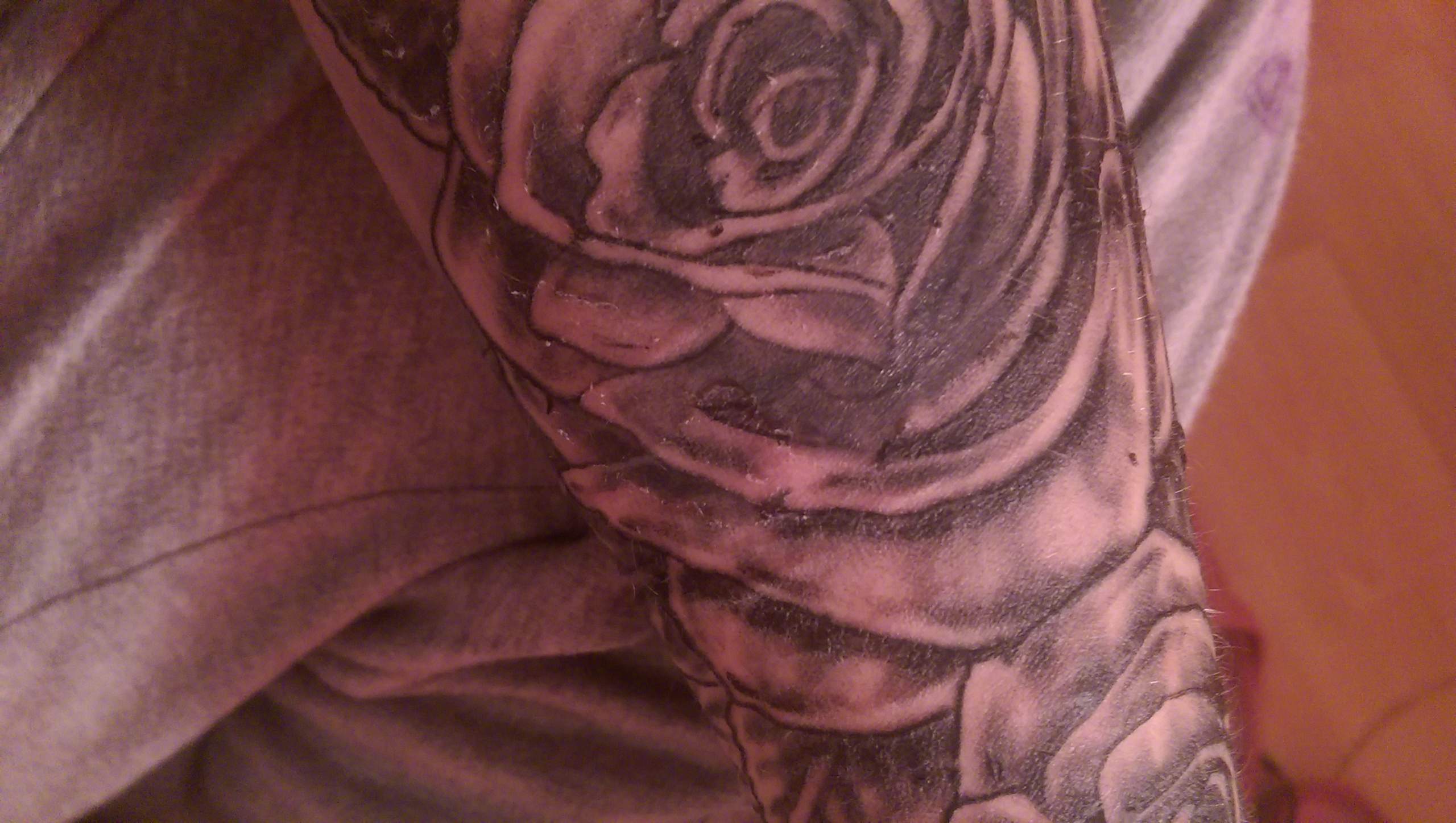 tattoo, silberhaut bleibt die farbe drin?