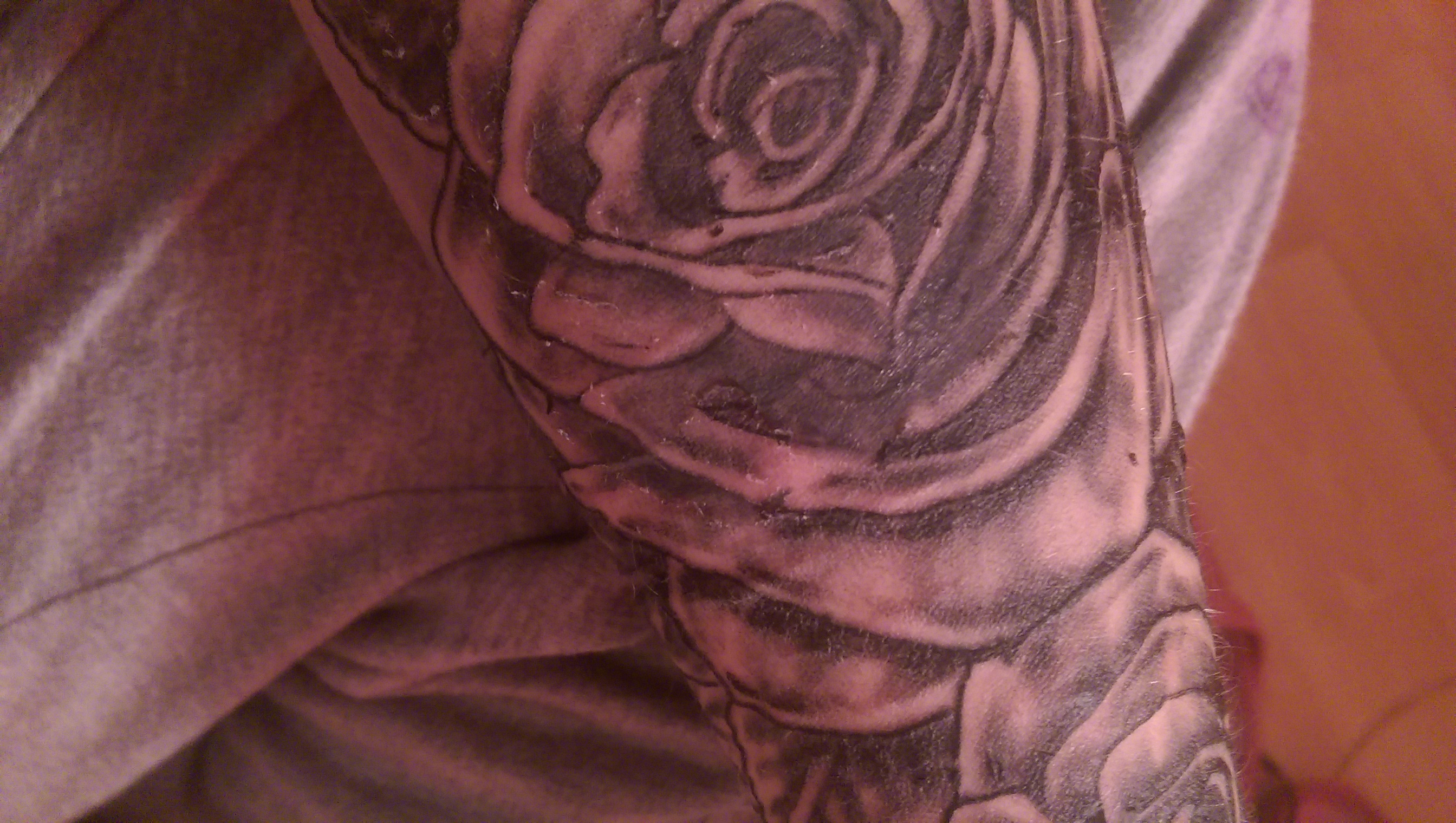tattoo, silberhaut bleibt die farbe drin?