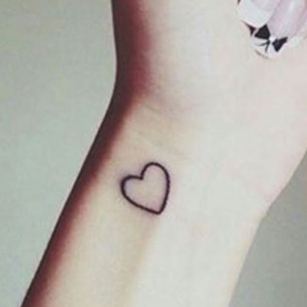 Tattoo stechen (Fuß) starke schmerzen? Bild?