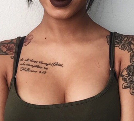 Brust frauen tattoos Frauen Tattoo