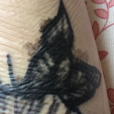 2 Tattoo trocken Kruste 
 - (Farbe, Tattoo, Heilung)