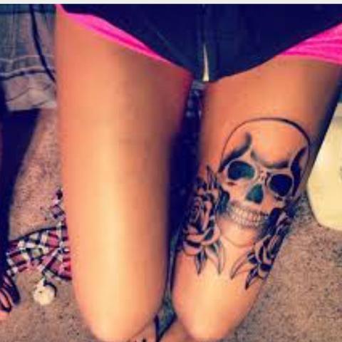 Tattoo Frau Totenkopf Bein Cool - (Tattoo, Beine, Hand)