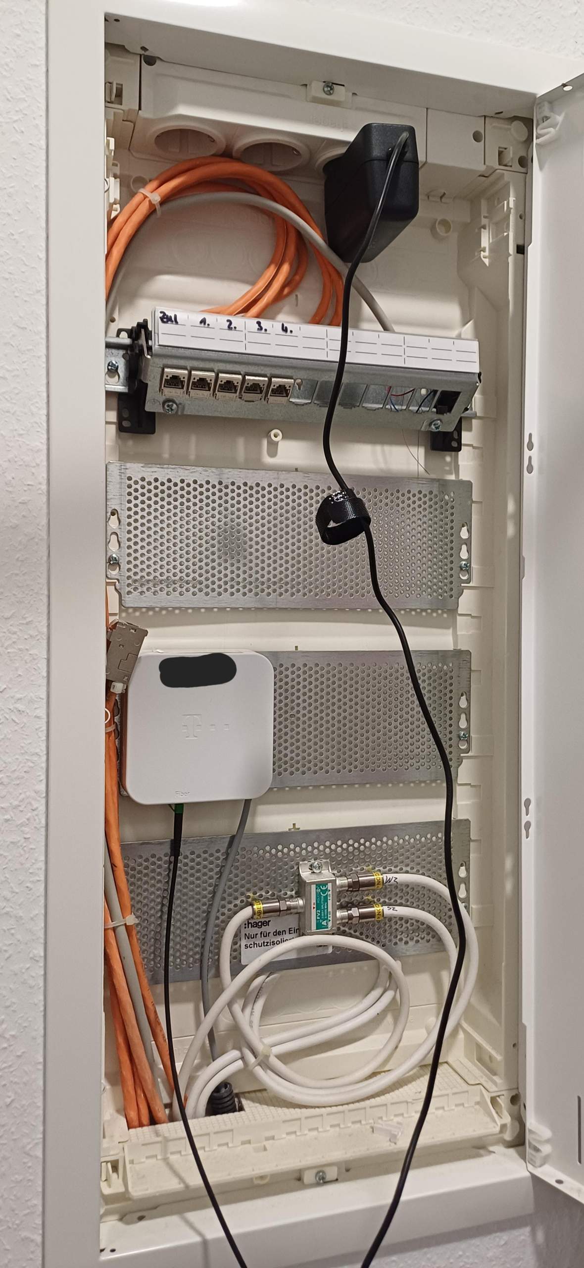 Glassfaser Router Server Raum Telekom Glasfaser Wohnungsanschluss auf RJ45? (Netzwerk, Router)