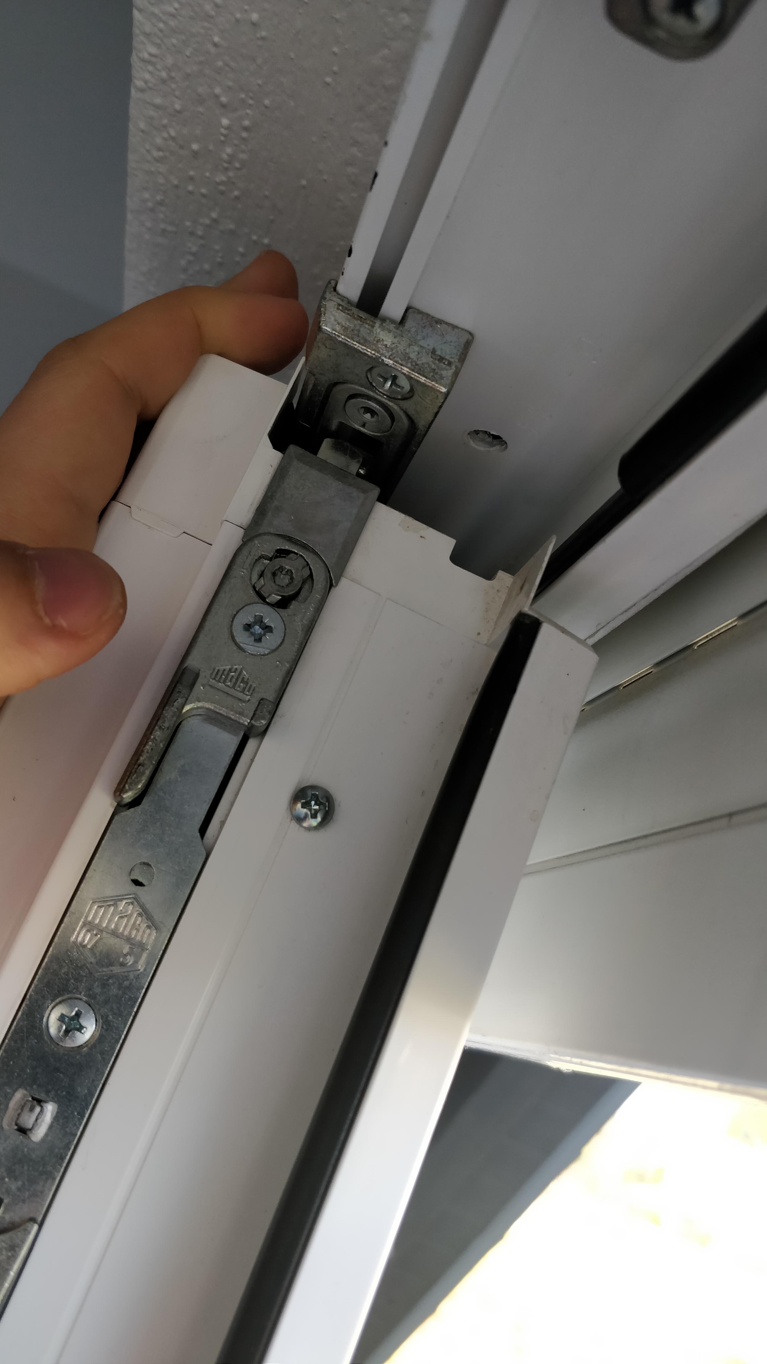 Terrassentür geht bei jedem Windstoß auf? (Fenster