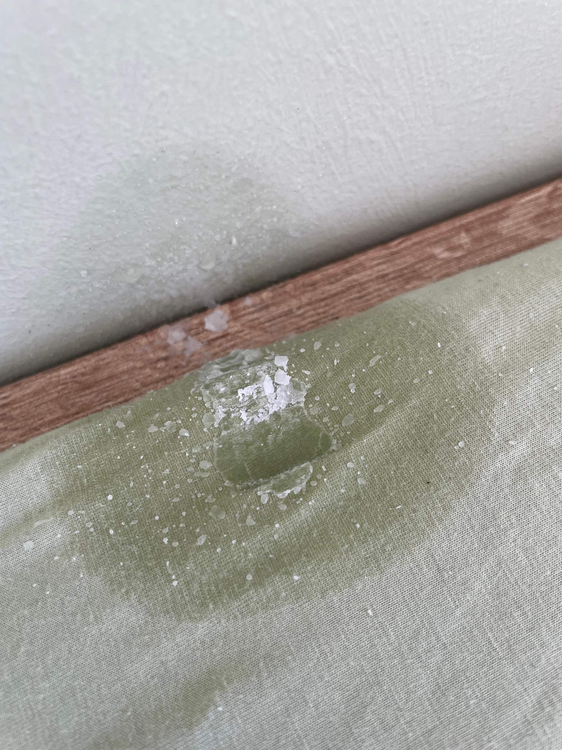 Tipps un Wachs vom Bett zu entfernen? (Haushalt, Alltag, Kerzenwachs)