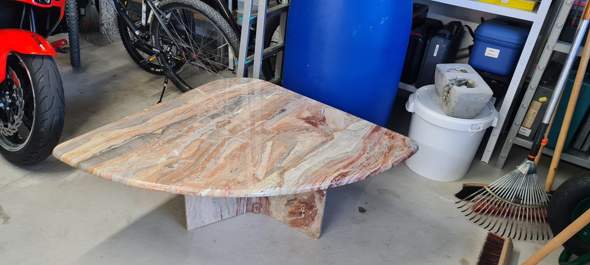 - (Möbel, Material, Tisch)
