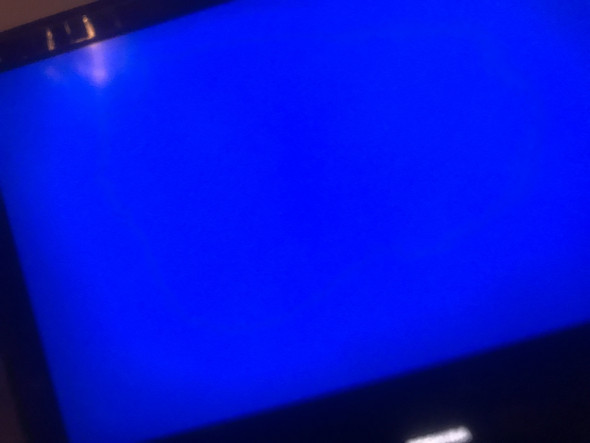 Toshiba Fernseher blau?