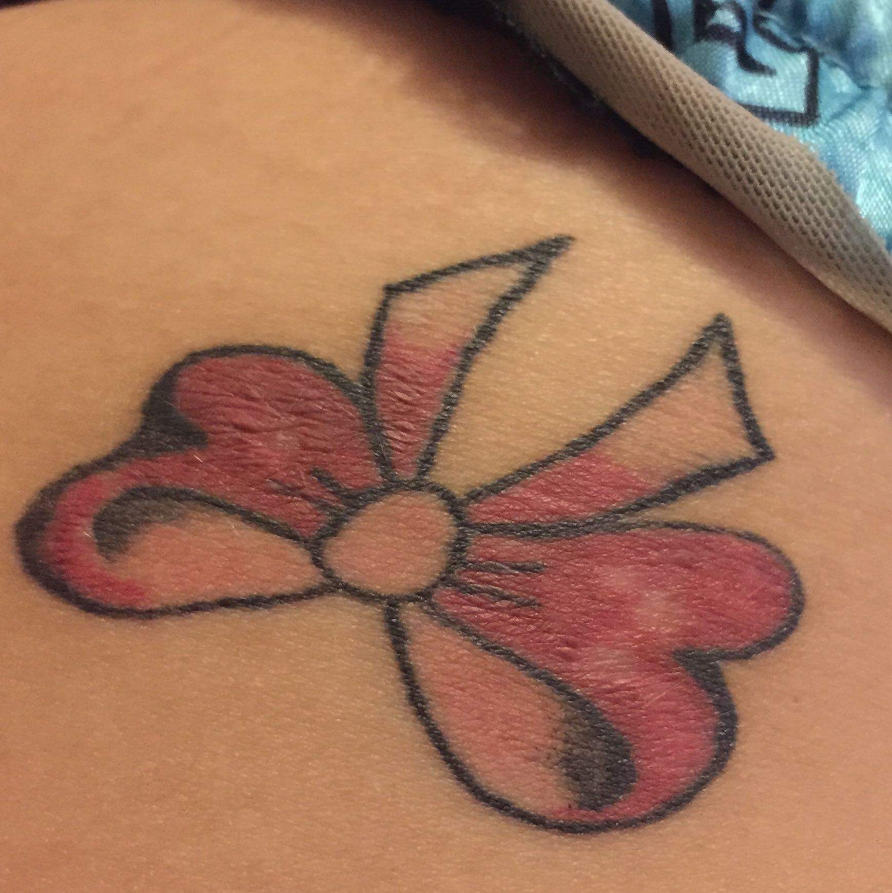 Total schlecht gestochenes Tattoo (Tattoowierer)