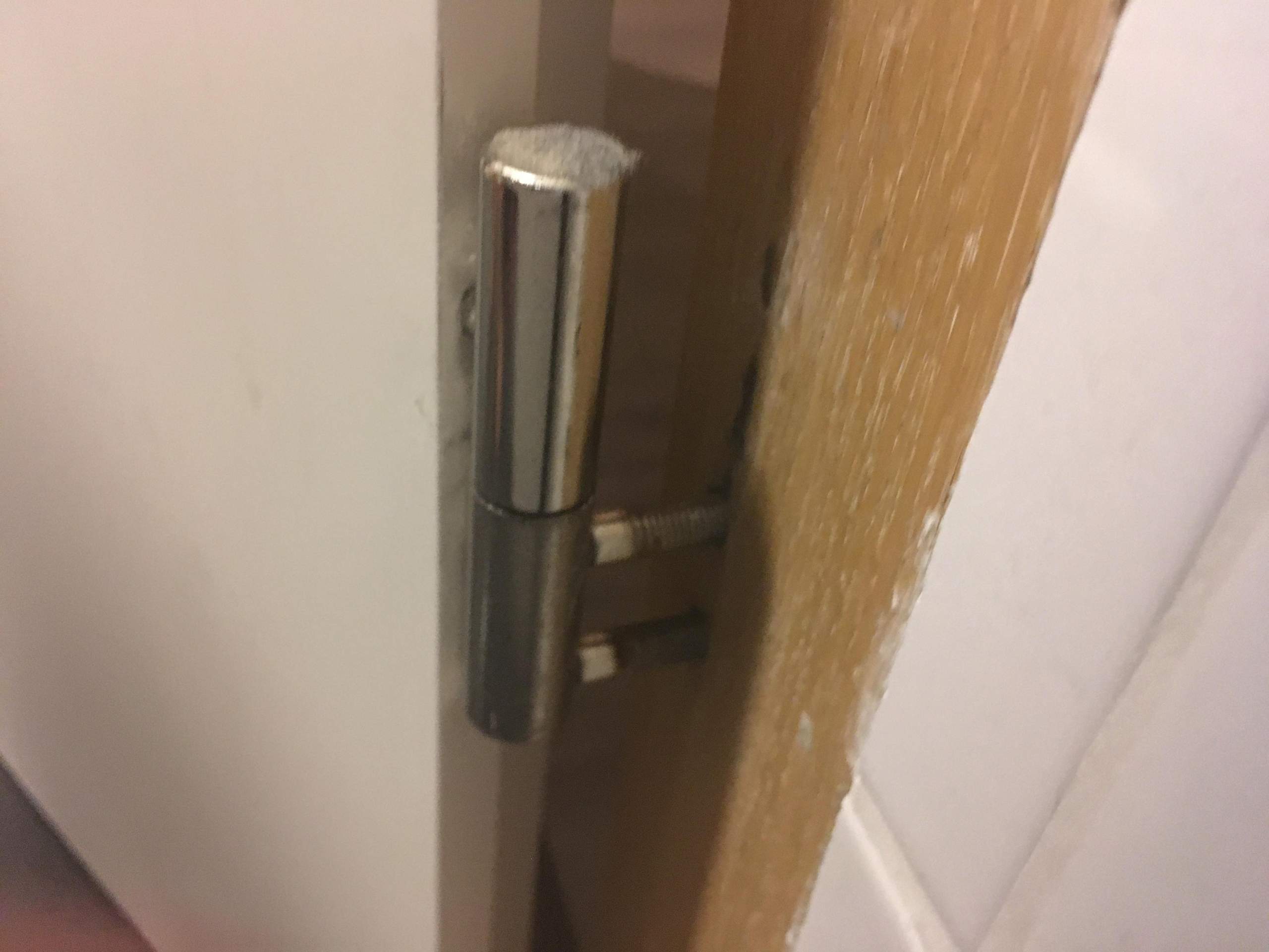 Türscharnier aus Wand ausgebrochen? (Reparatur, reparieren, Tür)