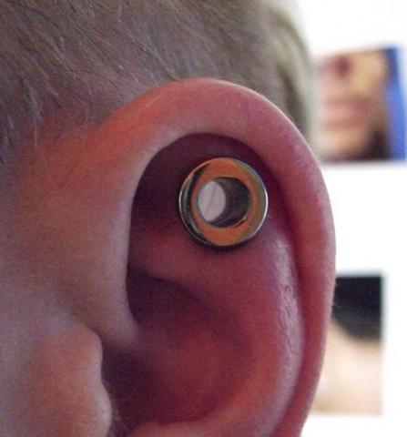 Tunnel Im Oberen Ohr Wie Wird Das Gemacht Piercing Schmuck