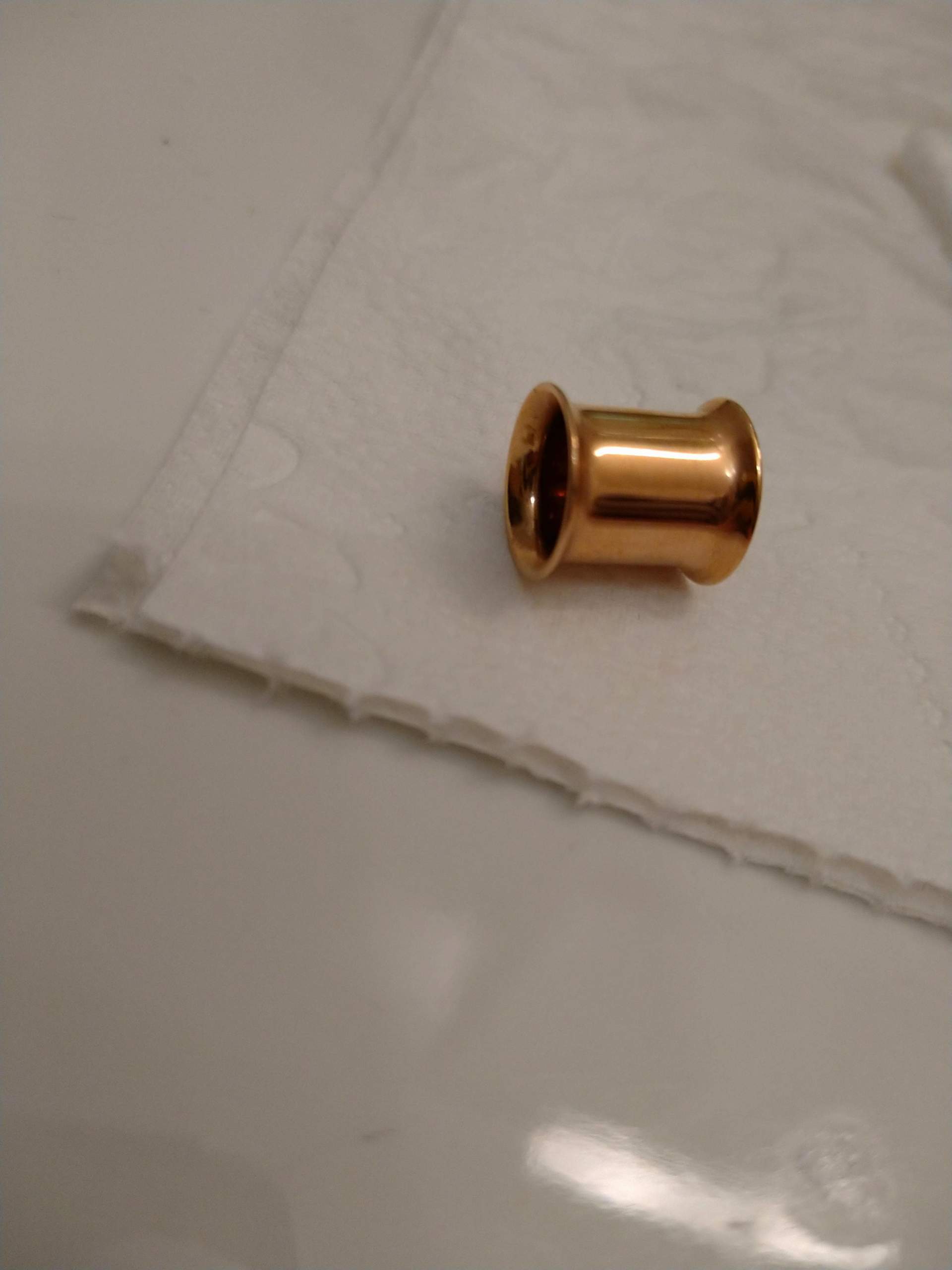 Tunnel Piercing blutet? (Schmerzen, Ohrringe, Ohrloch)