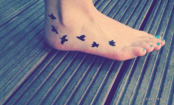 Tut ein Tattoo am Fuß sehr weh? (Schmerzen, Füße, stechen)