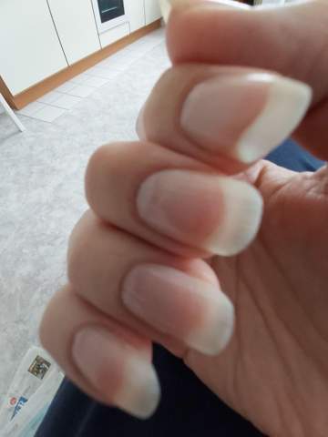 typ mit langen fingernageln no go fingernagel lange nagel