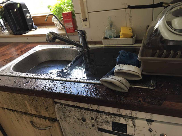 Verschmutzte Küche ... stinkt wie Hölle - (Versicherung, Schaden, Handwerker)