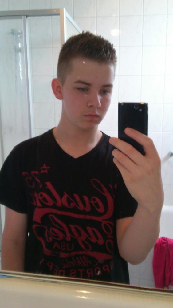 Undercut Mit Diesem Geischt Kopf Moglich Und Oder Auch Newera Caps Haare Frisur Style