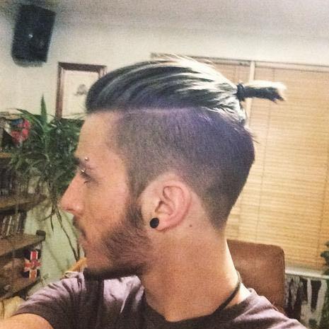 Undercut Zopf Bei Mannern Haare Frisur Friseur