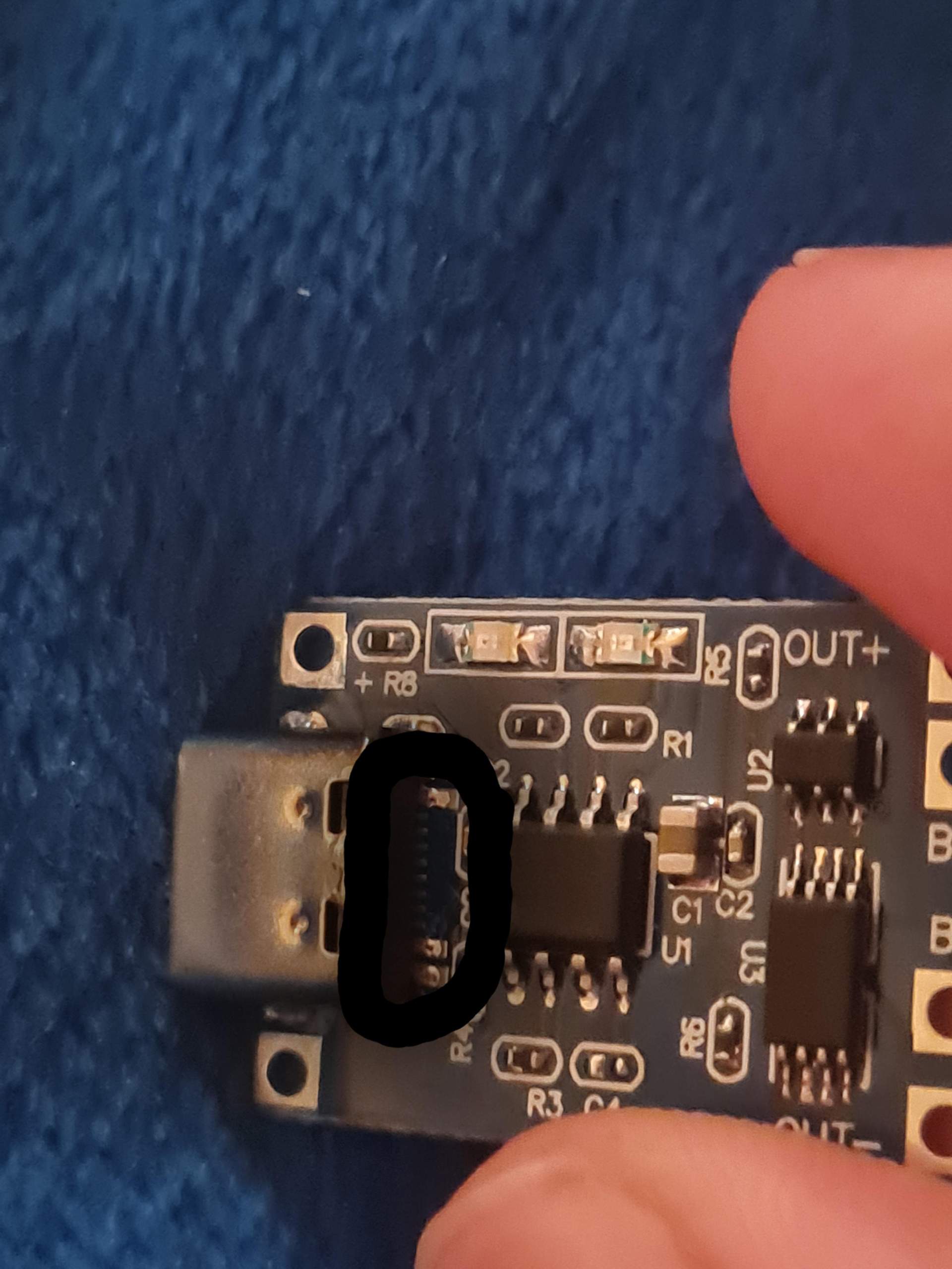 USB C Buchse, wo Minus und Plus? (Kabel)