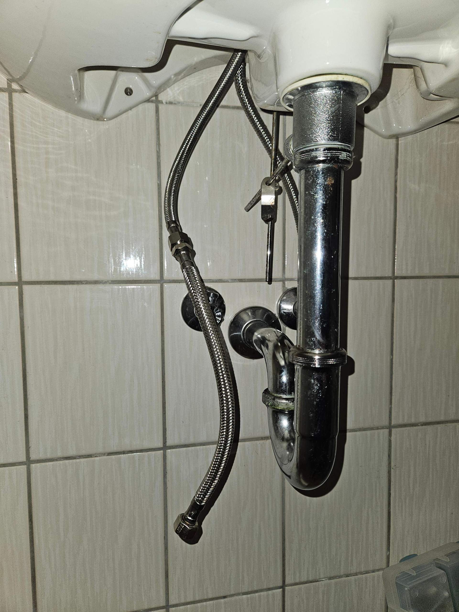 Verbindung vom Waschbecken tropft was tun? (Reparatur, Handwerk, Anschluss)