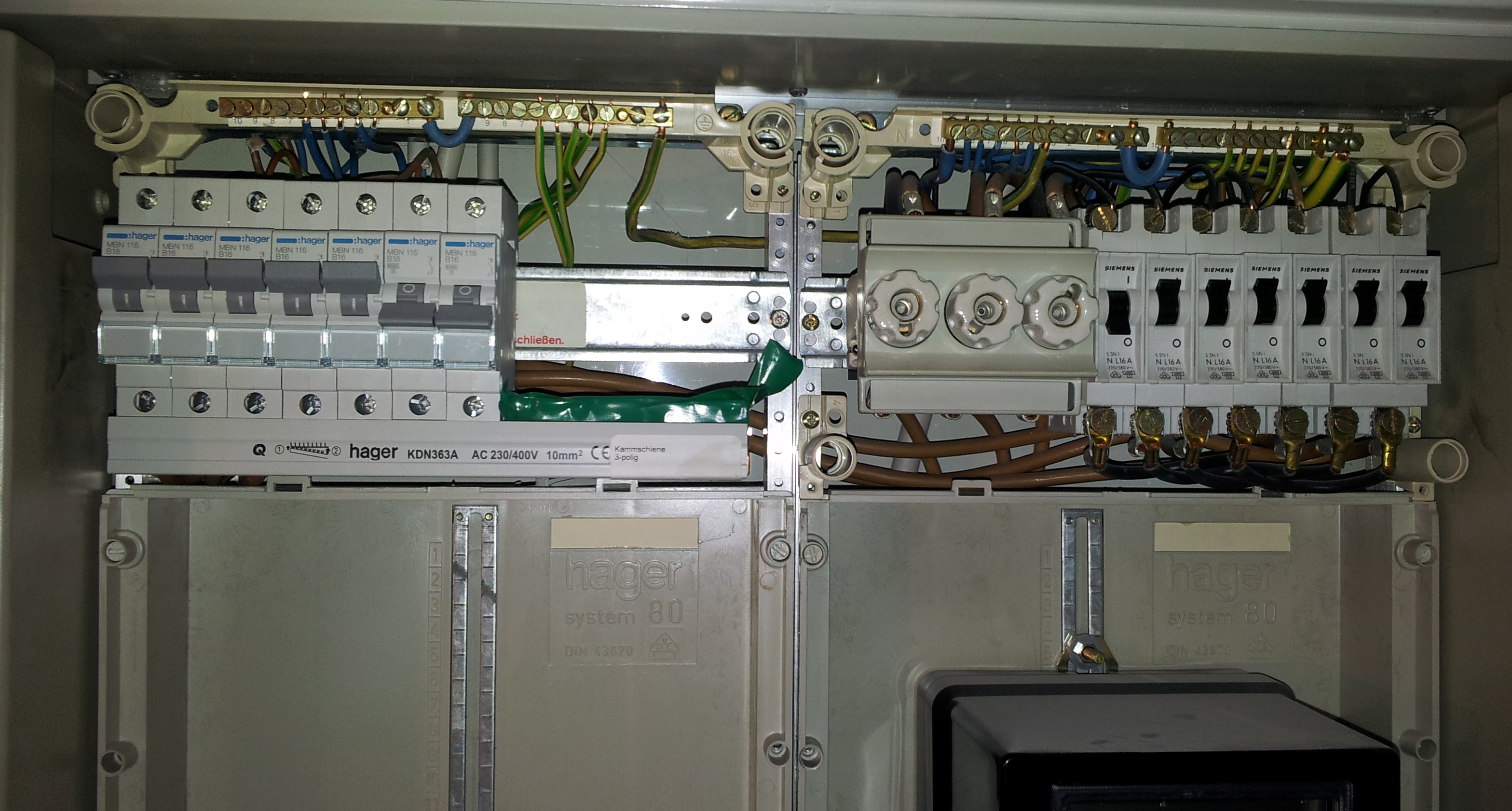 Verteilung im Zählerschrank (Strom, Elektrik, Verteilerkasten)
