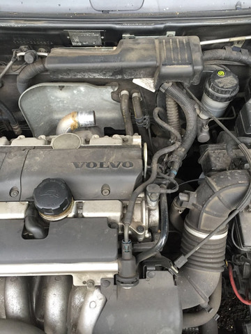 was fehlt hier für ein Rohr ? - (Auto, volvo, v40)