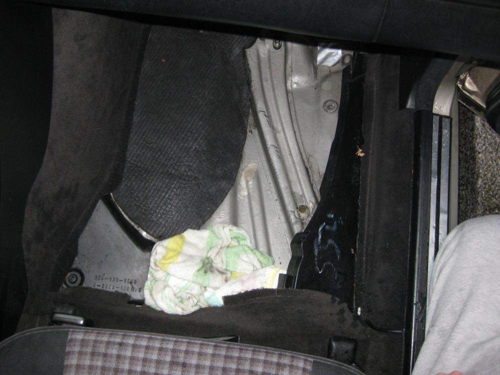Mercedes V-Klasse Wasser im Fußraum / Kofferraum