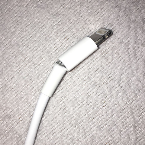 Ladekabel
- (iPhone, Apple, ios)