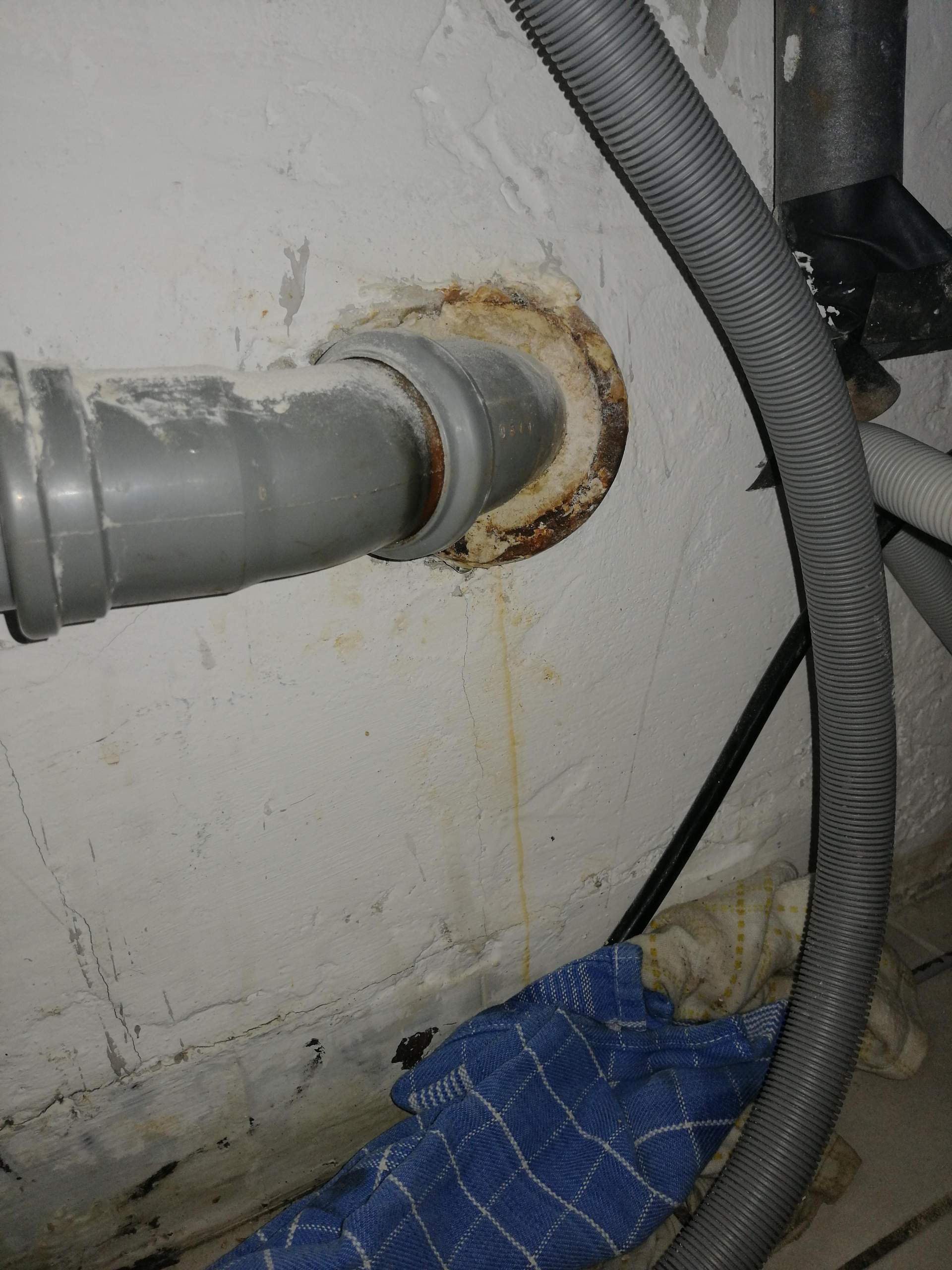Wand abflussrohr in der Küche undicht? (Wasser, Abfluss)