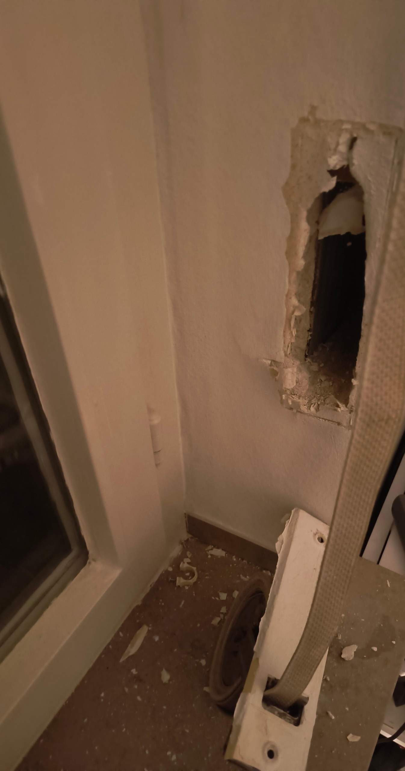 Großes Loch In Der Wand Reparieren Wie das Loch in der Wand reparieren? (Reparatur, Handwerk, Möbel)