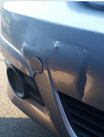 Schaden an Stoßstange vorn - (Auto, neu, reparieren)